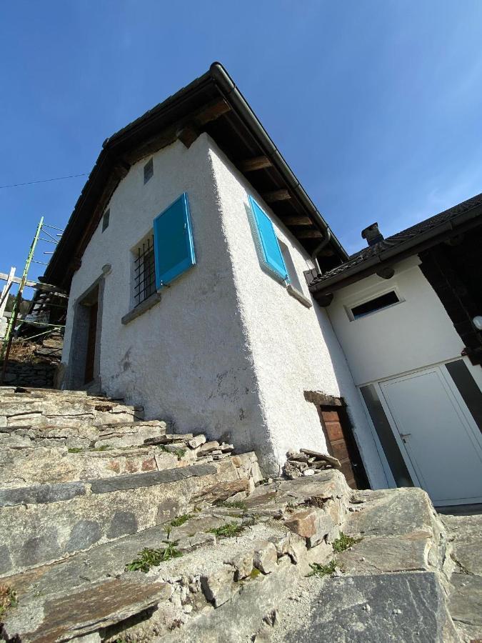 شقة Santorini By Quokka 360 - Blue Curtains In The Alps Anzonico المظهر الخارجي الصورة